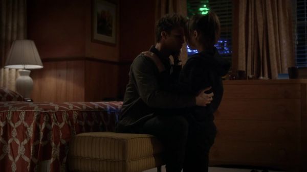 Pretty_Little_Liars_S03E24_BluRay_Rip_720p_Dual_Audio_WWW_TORRENTDOSFILMES_COM_1184.jpg