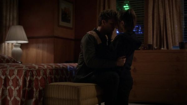 Pretty_Little_Liars_S03E24_BluRay_Rip_720p_Dual_Audio_WWW_TORRENTDOSFILMES_COM_1185.jpg