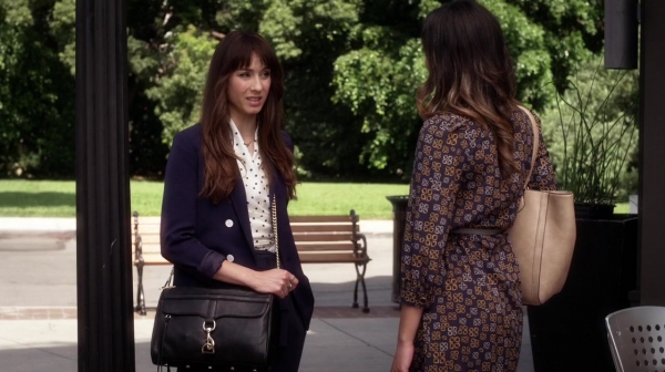 Pretty_Little_Liars_S06E15_Do_Not_Disturb_720p_WEB-DL_DD5_1_H_264-NTb_0969.jpg