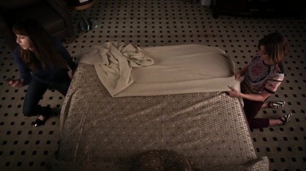 Pretty_Little_Liars_S06E15_Do_Not_Disturb_720p_WEB-DL_DD5_1_H_264-NTb_2269.jpg