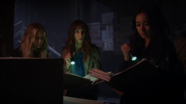Pretty_Little_Liars_S07E07_WEB-DL_720p_DUAL_WWW_COMANDOTORRENTS_COM_2136.jpg