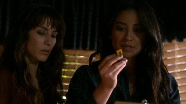Pretty_Little_Liars_S07E09_WEB-DL_720p_DUAL_WWW_COMANDOTORRENTS_COM_1257.jpg