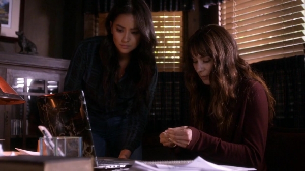 Pretty_Little_Liars_S07E09_WEB-DL_720p_DUAL_WWW_COMANDOTORRENTS_COM_1264.jpg