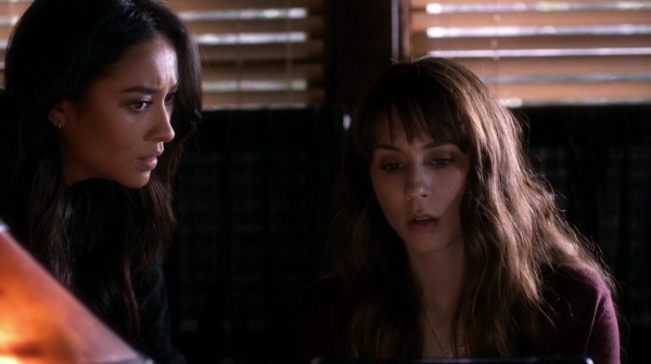 Pretty_Little_Liars_S07E09_WEB-DL_720p_DUAL_WWW_COMANDOTORRENTS_COM_1275.jpg