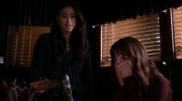 Pretty_Little_Liars_S07E09_WEB-DL_720p_DUAL_WWW_COMANDOTORRENTS_COM_1328.jpg