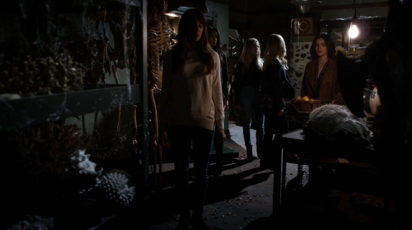 Pretty_Little_Liars_S07E10_WEB-DL_720p_DUAL_WWW_COMANDOTORRENTS_COM_1945.jpg