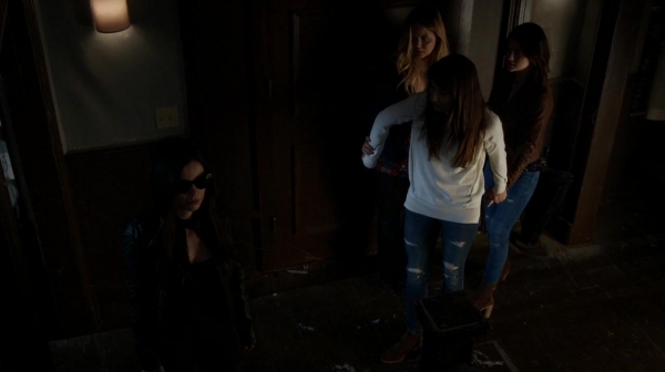 Pretty_Little_Liars_S07E10_WEB-DL_720p_DUAL_WWW_COMANDOTORRENTS_COM_2035.jpg