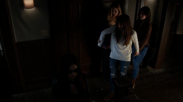 Pretty_Little_Liars_S07E10_WEB-DL_720p_DUAL_WWW_COMANDOTORRENTS_COM_2038.jpg