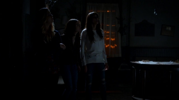 Pretty_Little_Liars_S07E10_WEB-DL_720p_DUAL_WWW_COMANDOTORRENTS_COM_2167.jpg