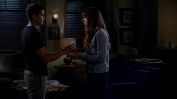 Pretty_Little_Liars_S07E16_WEB-DL_720p_DUAL_WWW_COMANDOTORRENTS_COM_0930.jpg