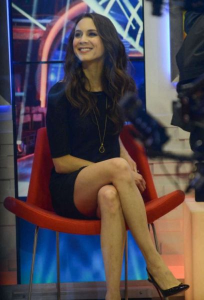 Troian-Bellisario-at-Good-Morning-America--01-720x1057.jpg