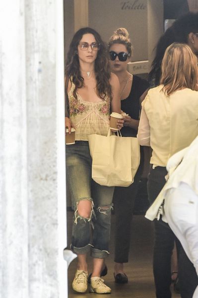 HQ
