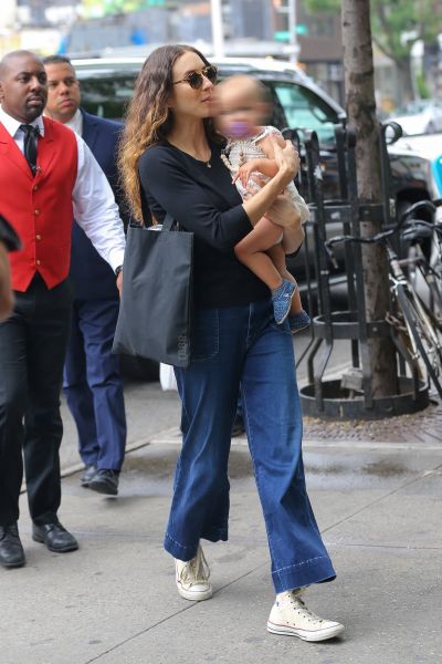 HQ
