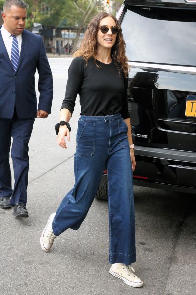 HQ
