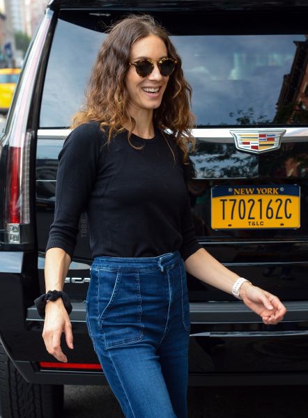 HQ
