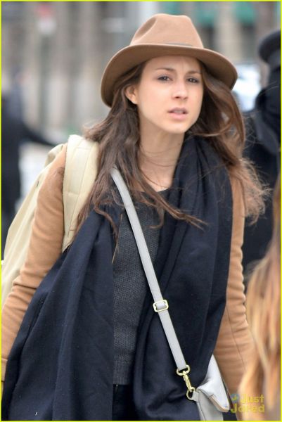 pretty-little-liars-nyc-hotel-exit-14.jpg