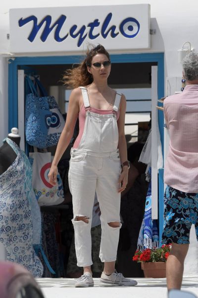 HQ
