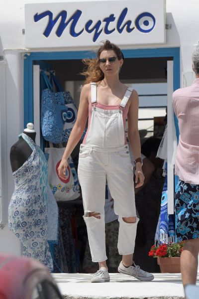 HQ
