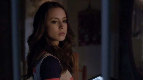 PLL_S04E01_720p_JACK_Up_DownloadSeriesHere_1971.jpg