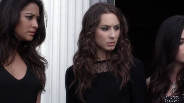 PLL_S04E01_720p_JACK_Up_DownloadSeriesHere_2457.jpg