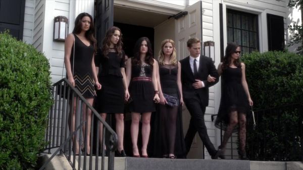 PLL_S04E01_720p_JACK_Up_DownloadSeriesHere_2463.jpg