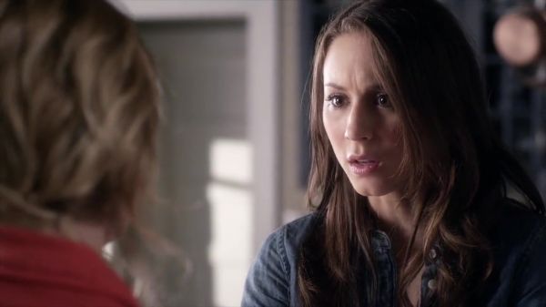 PLL_S04E02_720p_JACK_Up_DownloadSeriesHere_2180.jpg