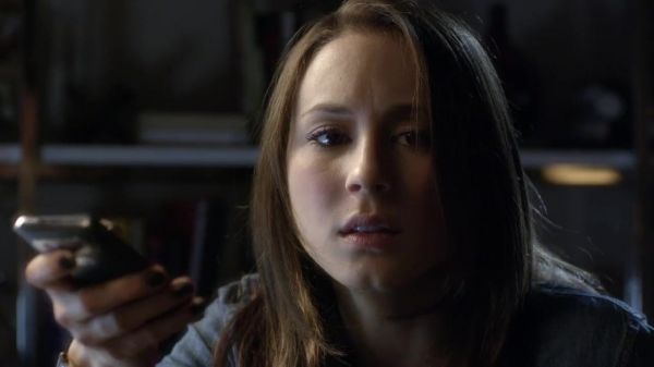 PLL_S04E02_720p_JACK_Up_DownloadSeriesHere_2290.jpg