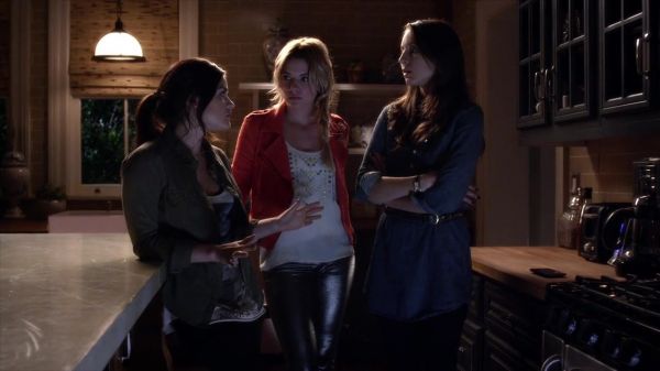 PLL_S04E02_720p_JACK_Up_DownloadSeriesHere_2498.jpg