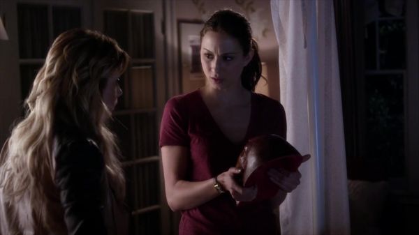 PLL_S04E03_720p_JACK_Up_DownloadSeriesHere_2300.jpg