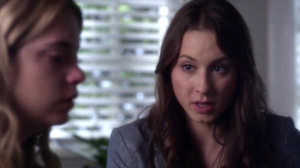 PLL_S04E07_720p_JACK_Up_DownloadSeriesHere_1164.jpg