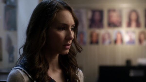 PLL_S04E12_720p_JACK_Up_DownloadSeriesHere_2205.jpg