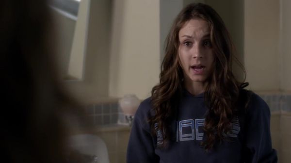 PLL_S04E20_720p_JACK_Up_DownloadSeriesHere_0226.jpg