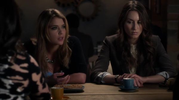 PLL_S04E23_720p_JACK_Up_DownloadSeriesHere_0102.jpg