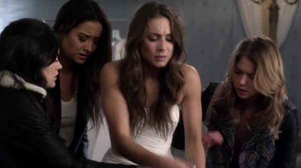 PLL_S04E23_720p_JACK_Up_DownloadSeriesHere_2377.jpg