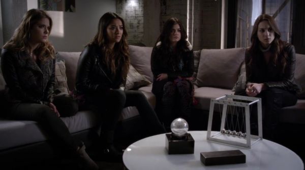 PLL_S04E24_720p_JACK_Up_DownloadSeriesHere_0226.jpg