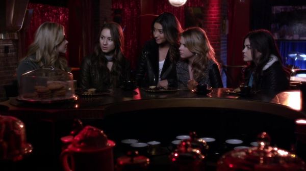 PLL_S04E24_720p_JACK_Up_DownloadSeriesHere_2257.jpg
