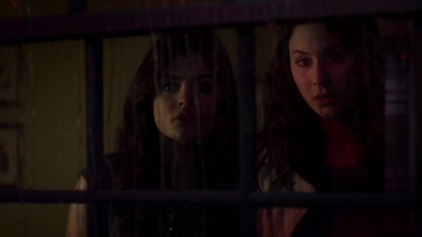 Pretty_Little_Liars_S02x25_720p_Bluray_Dual_PauloADM_0701.jpg