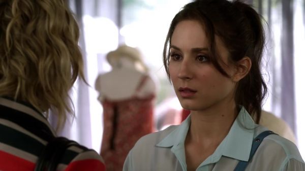 Pretty_Little_Liars_S03E01_BluRay_Rip_720p_Dual_Audio_WWW_TORRENTDOSFILMES_COM_0930.jpg