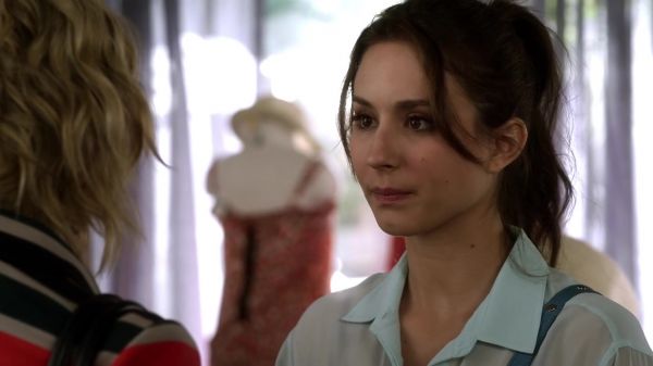 Pretty_Little_Liars_S03E01_BluRay_Rip_720p_Dual_Audio_WWW_TORRENTDOSFILMES_COM_0932.jpg