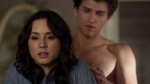 Pretty_Little_Liars_S03E01_BluRay_Rip_720p_Dual_Audio_WWW_TORRENTDOSFILMES_COM_1304.jpg