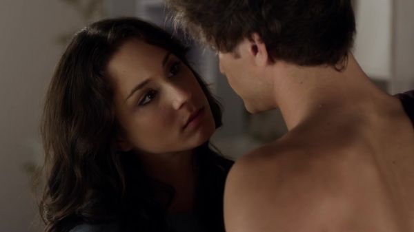 Pretty_Little_Liars_S03E01_BluRay_Rip_720p_Dual_Audio_WWW_TORRENTDOSFILMES_COM_1312.jpg