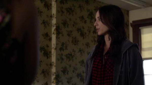 Pretty_Little_Liars_S03E01_BluRay_Rip_720p_Dual_Audio_WWW_TORRENTDOSFILMES_COM_2501.jpg