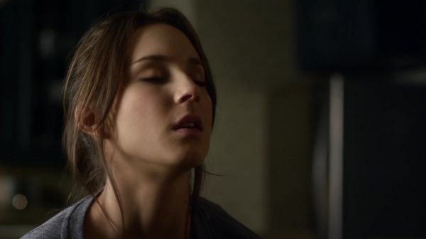 Pretty_Little_Liars_S03E02_BluRay_Rip_720p_Dual_Audio_WWW_TORRENTDOSFILMES_COM_0932.jpg