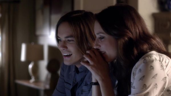 Pretty_Little_Liars_S03E08_BluRay_Rip_720p_Dual_Audio_WWW_TORRENTDOSFILMES_COM_1584.jpg