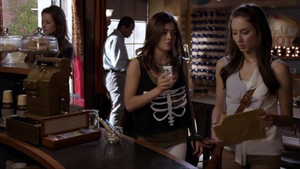 Pretty_Little_Liars_S03E09_BluRay_Rip_720p_Dual_Audio_WWW_TORRENTDOSFILMES_COM_0057.jpg