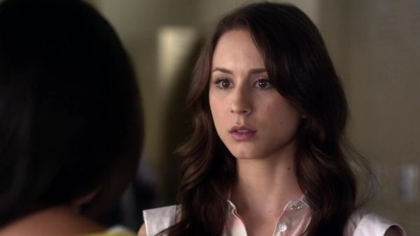 Pretty_Little_Liars_S03E11_BluRay_Rip_720p_Dual_Audio_WWW_TORRENTDOSFILMES_COM_0924.jpg