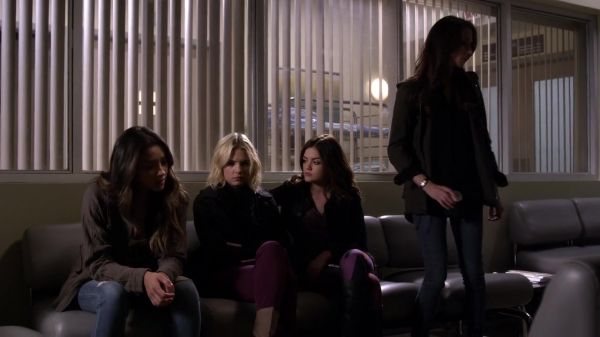 Pretty_Little_Liars_S03E12_BluRay_Rip_720p_Dual_Audio_WWW_TORRENTDOSFILMES_COM_2427.jpg