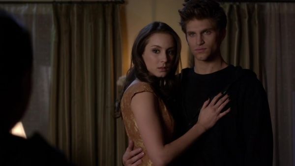 Pretty_Little_Liars_S03E24_BluRay_Rip_720p_Dual_Audio_WWW_TORRENTDOSFILMES_COM_1861.jpg