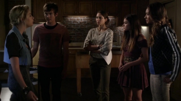 Pretty_Little_Liars_S05E17_Mini_720p_WEB-DL_Dual_RMZ-Dinho_0105.jpg