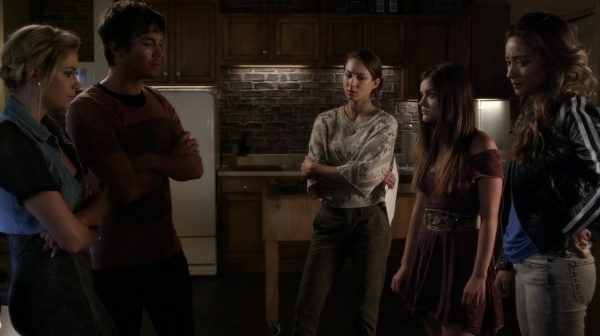 Pretty_Little_Liars_S05E17_Mini_720p_WEB-DL_Dual_RMZ-Dinho_0114.jpg